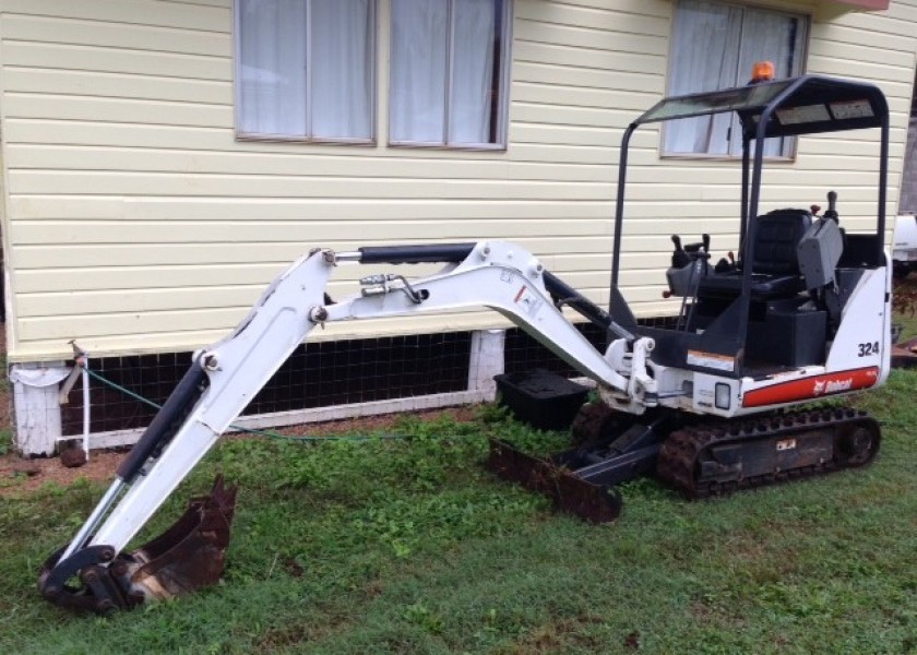 1.6T Bobcat Mini Excavator 2