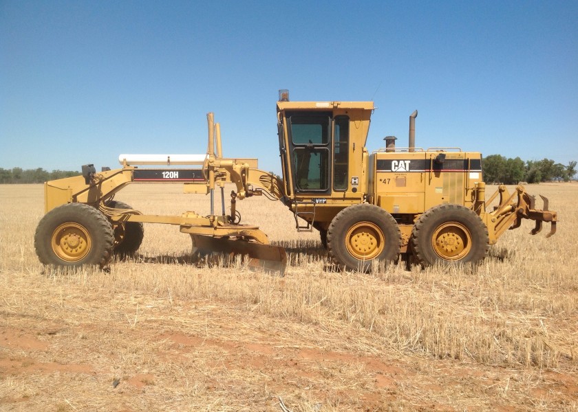 120H Caterpillar Grader 1