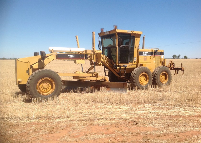 120H Caterpillar Grader 1