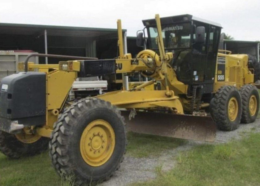 12FT Komatsu GD-555 Grader 1