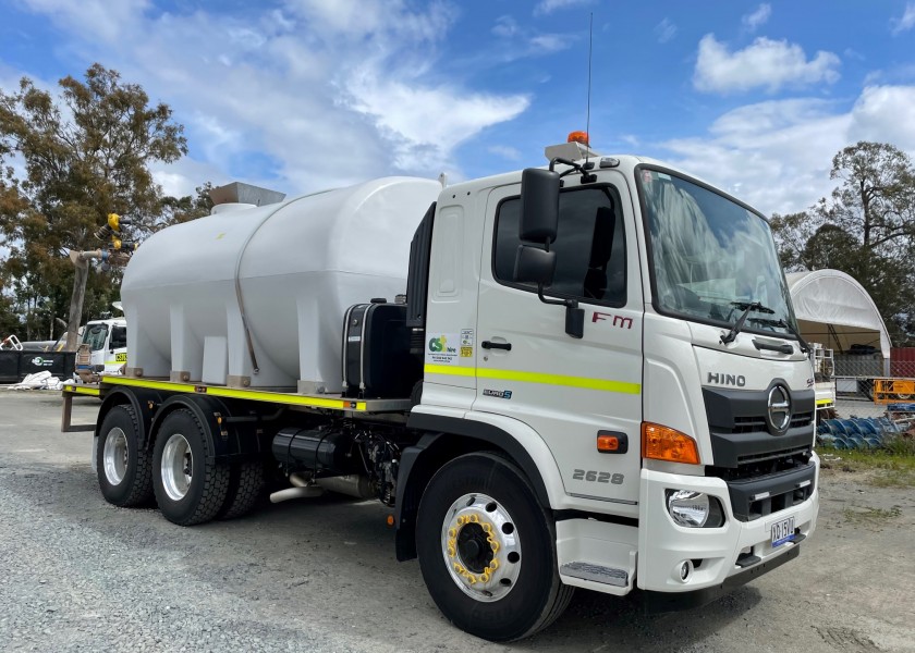 13,000L 6x4 Water Truck with ROPS 2