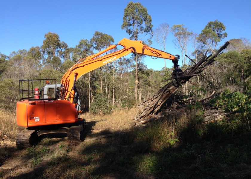 13 Tonne Hitachi Excavator  1