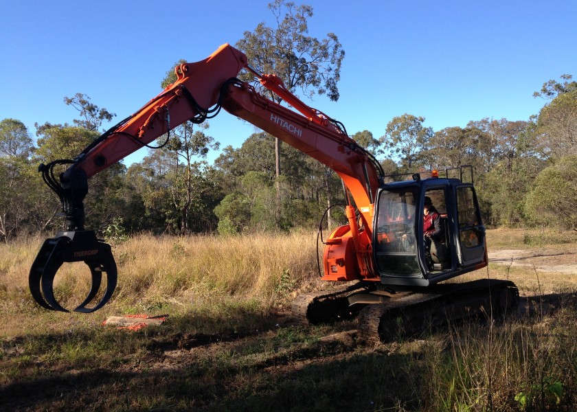 13 Tonne Hitachi Excavator  2