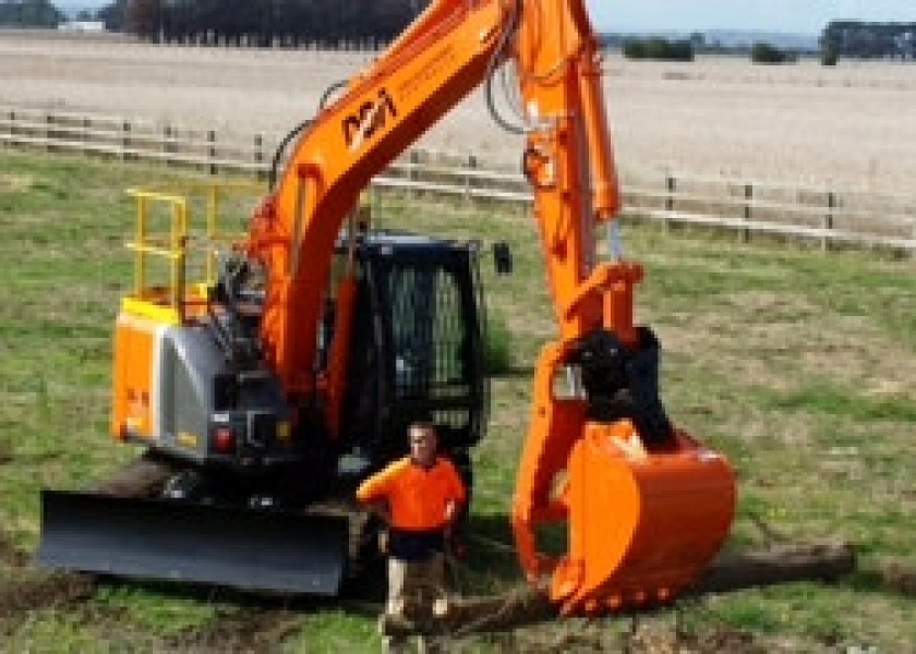 13.5T excavator 1