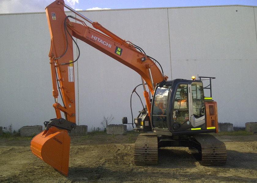 13.5T Hitachi Excavator 3