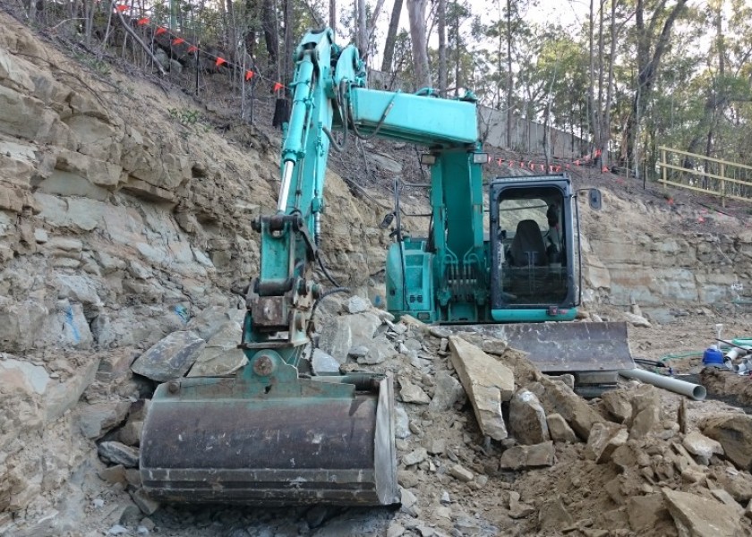 13.5T SK135-2 Kobelco Excavator - Knuckle Boom 3