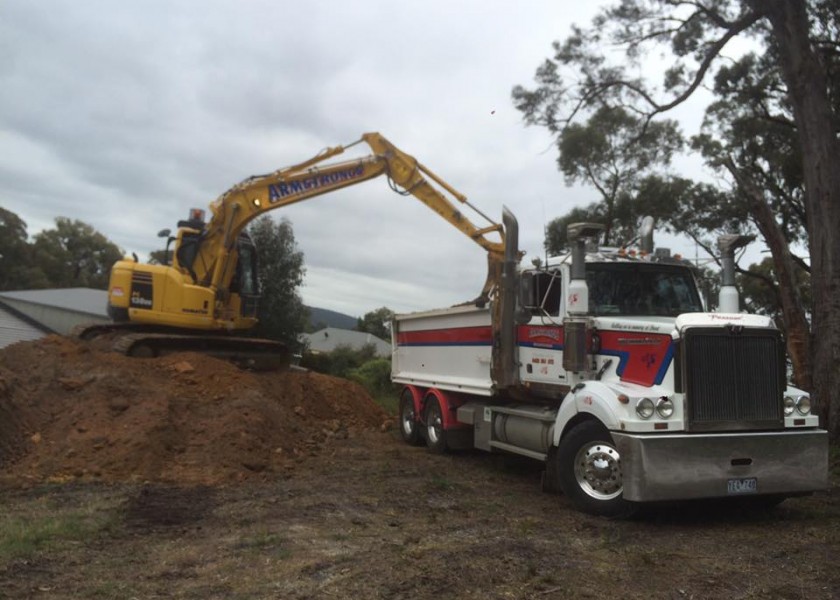 13.8T Komatsu Excavator 2