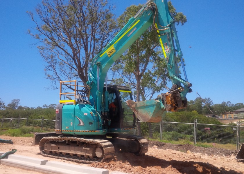 13T Kobelco Excavator 2