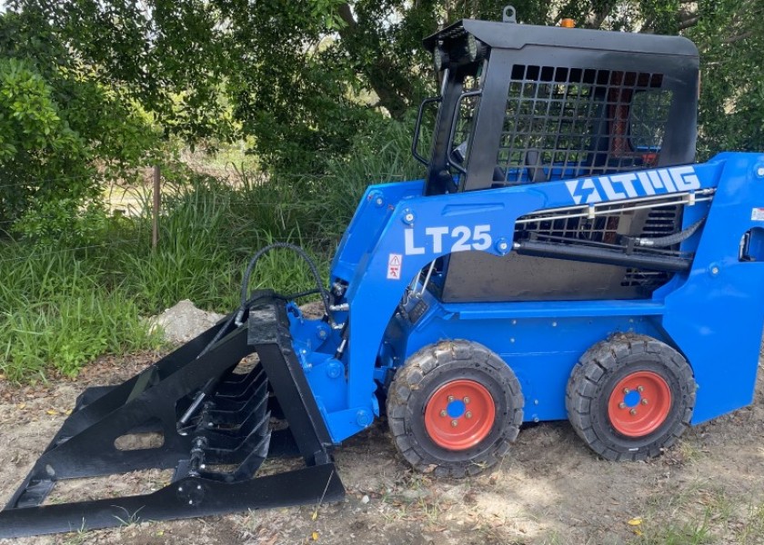 1.3T Wheeled Skid Steer 6