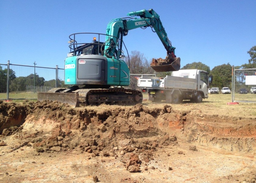 13tn Kobelco Excavator 1