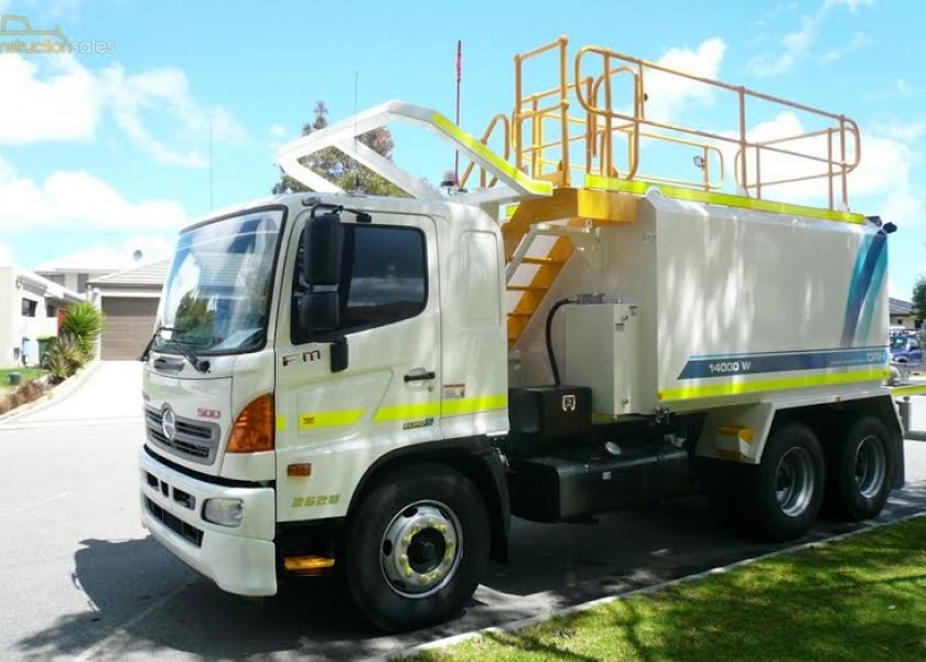 14,000L Hino Water Truck 1