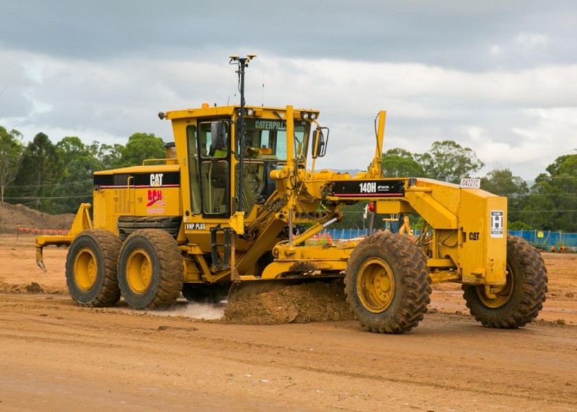 140H Grader w/14FT Blade 1