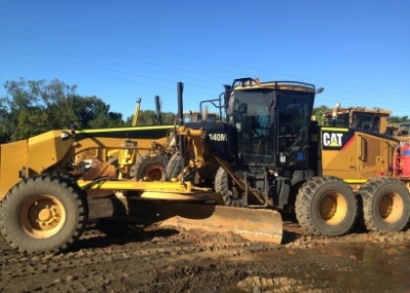 140M Caterpillar Grader 1