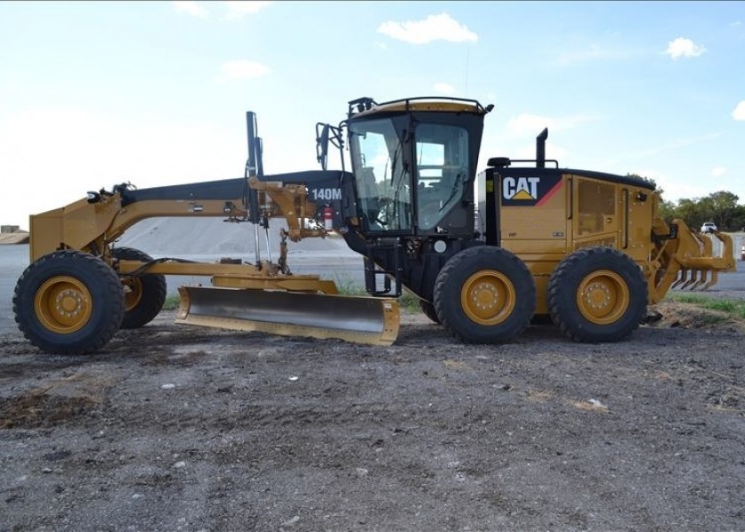 140M Caterpillar Grader 1