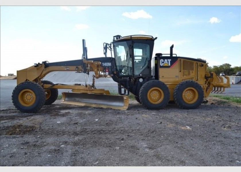 140M Caterpillar Grader 1