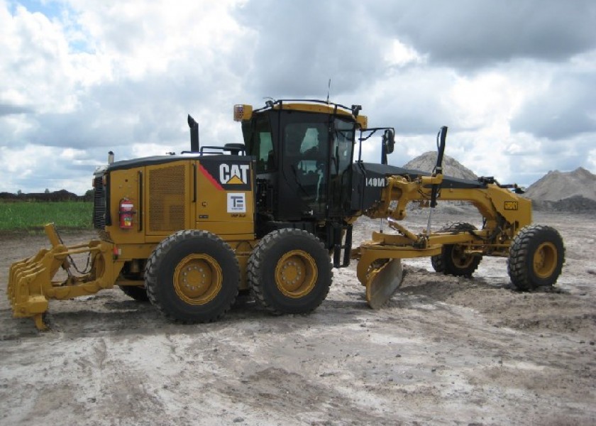 140M Caterpillar Grader 1