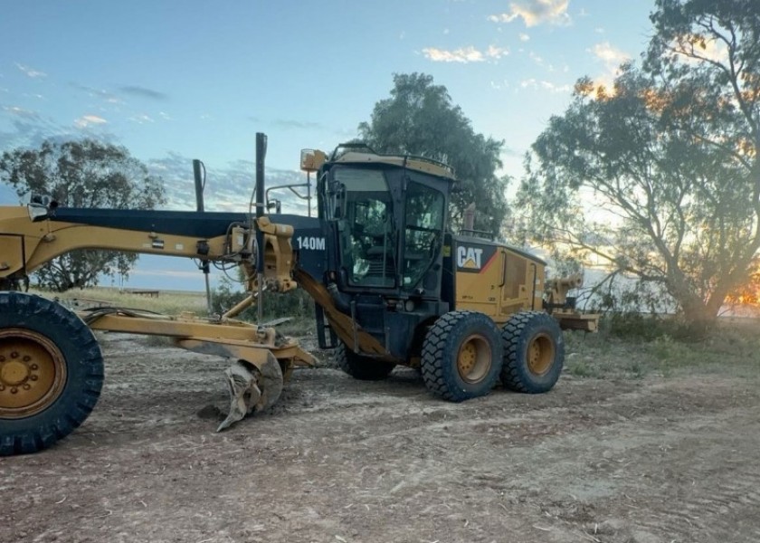 140M Graders 1