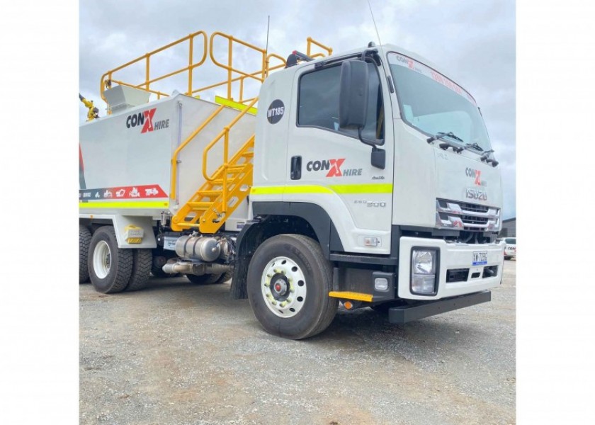 14KL Isuzu Water Truck 1