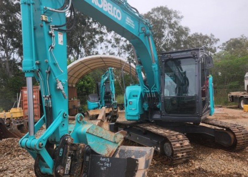 14t Excavator 1