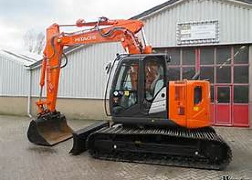 14t Excavator 1