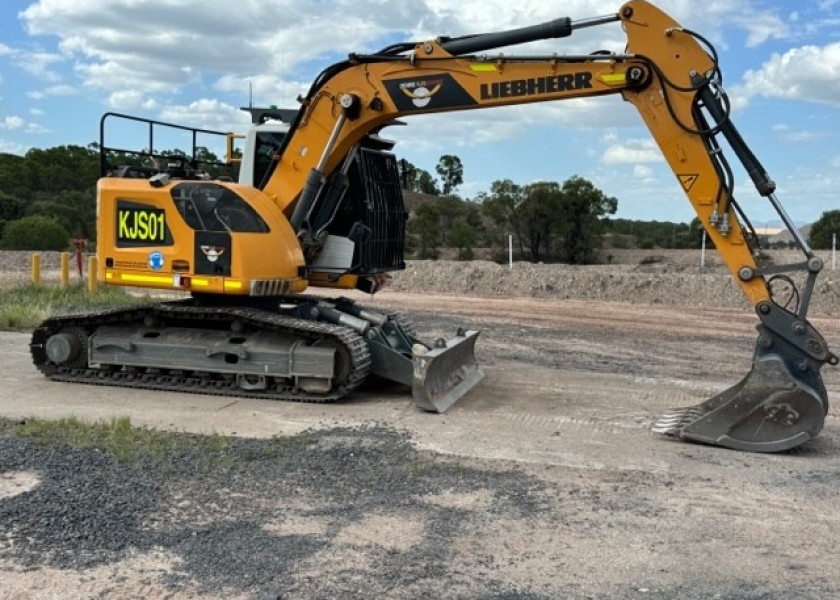 14T Liebherr Excavator - mine spec 2