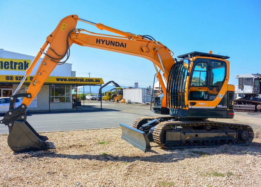 15T Hyundai R145CR-9 Excavator for hire 1