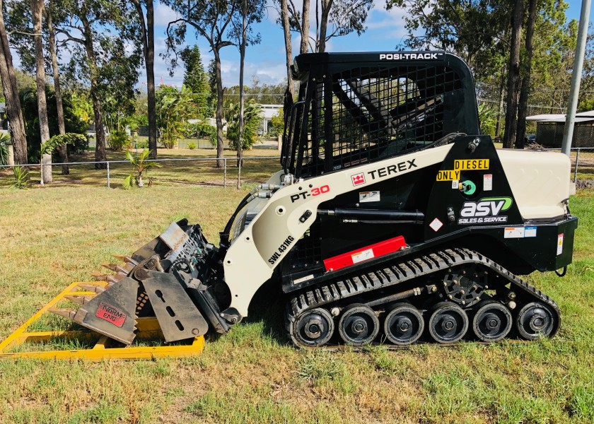 1.6T Posi-Track, Bobcat, Skid Steer. Tight access machines 2