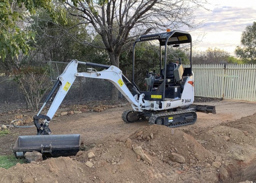 1.7T Bobcat Mini Excavator 1