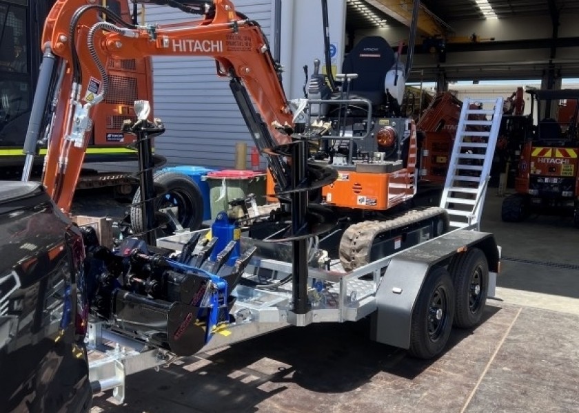1.7T Hitachi Excavator 1