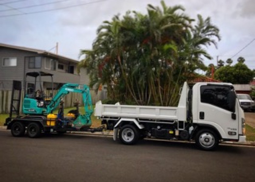 1.7T Kobelco Mini Excavator 1