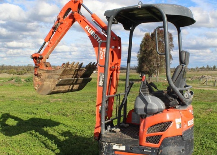 1.7T Kubota Excvator 2