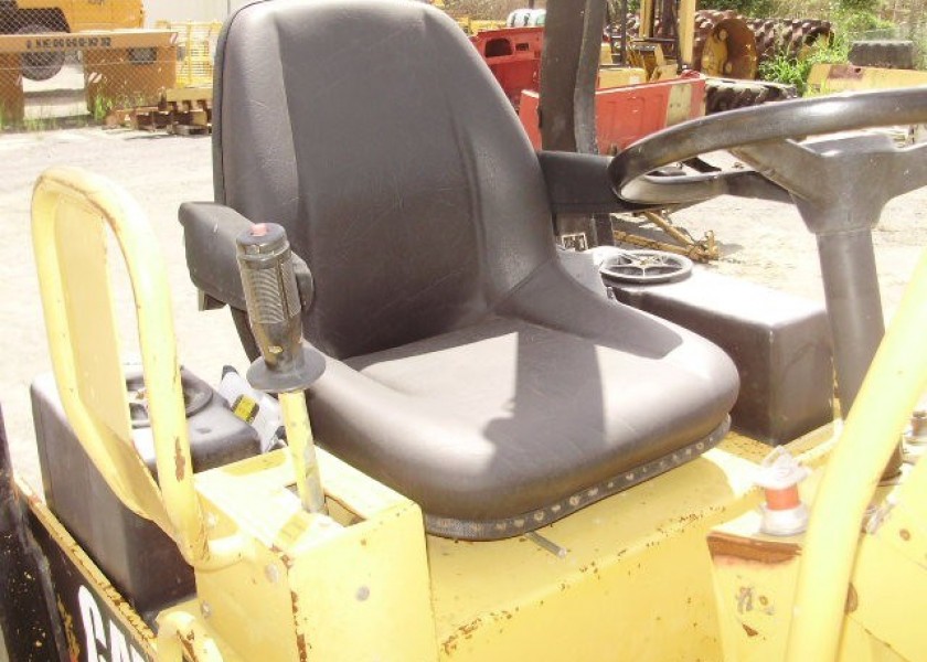 1995 Caterpillar CB214B 3