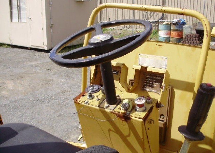 1995 Caterpillar CB214B 4
