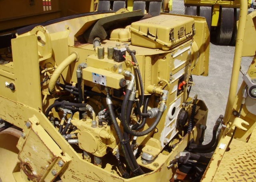 1995 Caterpillar CB214B 5