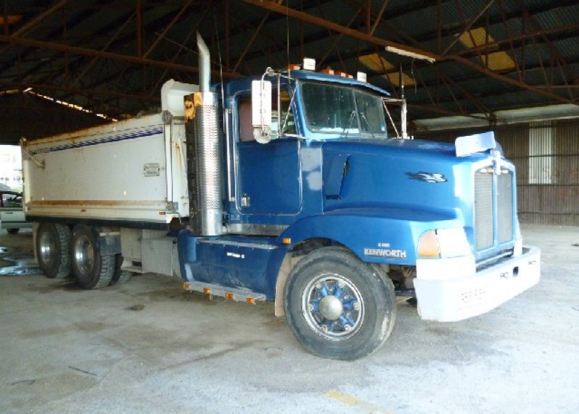 1996 Kenworth 440 Tandem Tipper 1