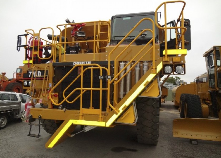 1998 CAT 775D Water Cart (H6850) 1