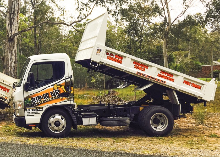 2T Mitsubishi Fuso Canter Tipper 2