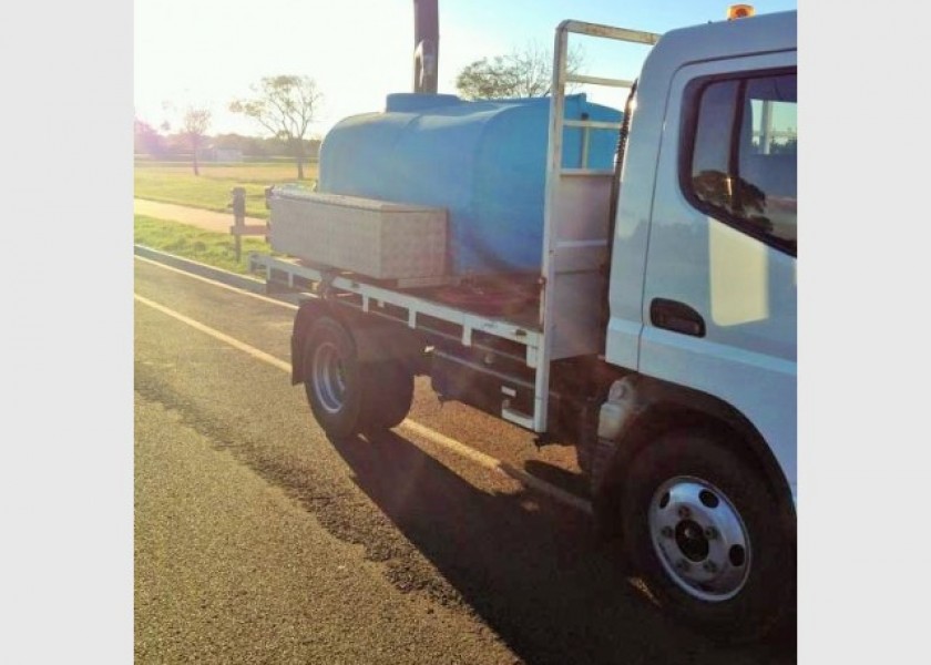 2 Tonne Tipper with Optional slide in 2000L Water Tank 3
