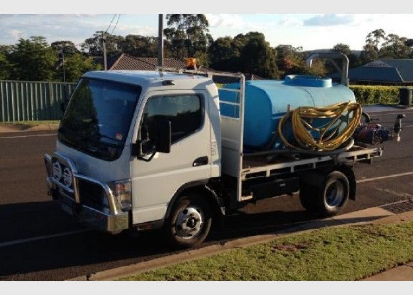 2 Tonne Tipper with Optional slide in 2000L Water Tank 2