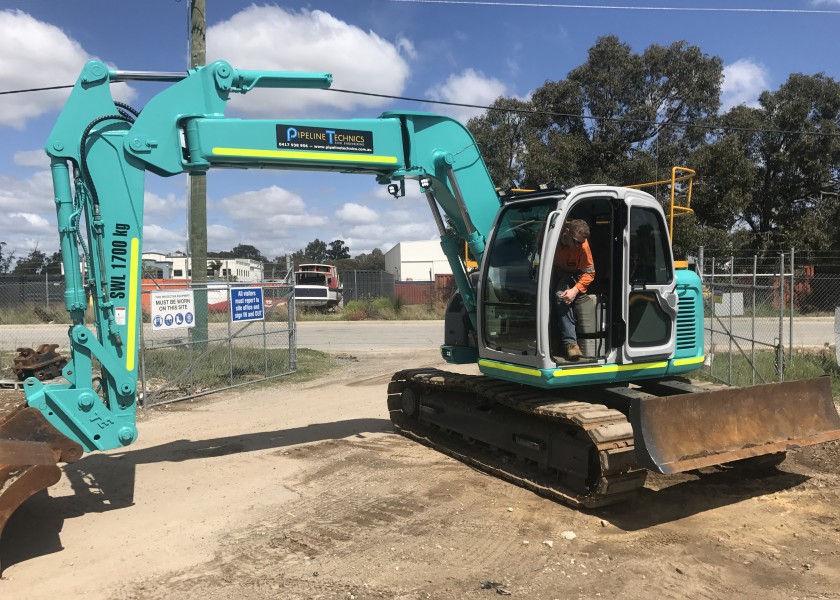 2 x 13T Kobelco Excavators 1