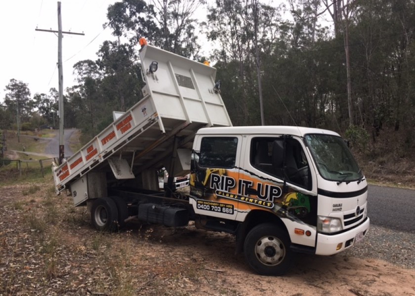 2 x 4.5 Tonne Tippers 1