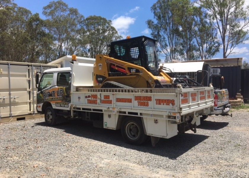 2 x 4.5 Tonne Tippers 3