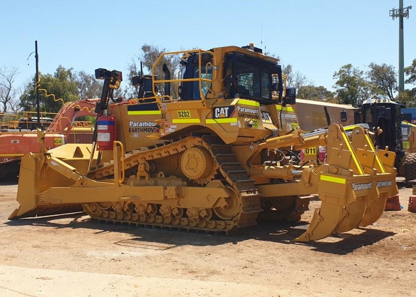 2 x Caterpillar D8T Dozers 1