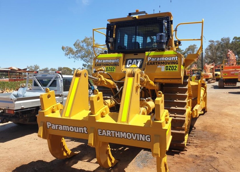 2 x Caterpillar D8T Dozers 2