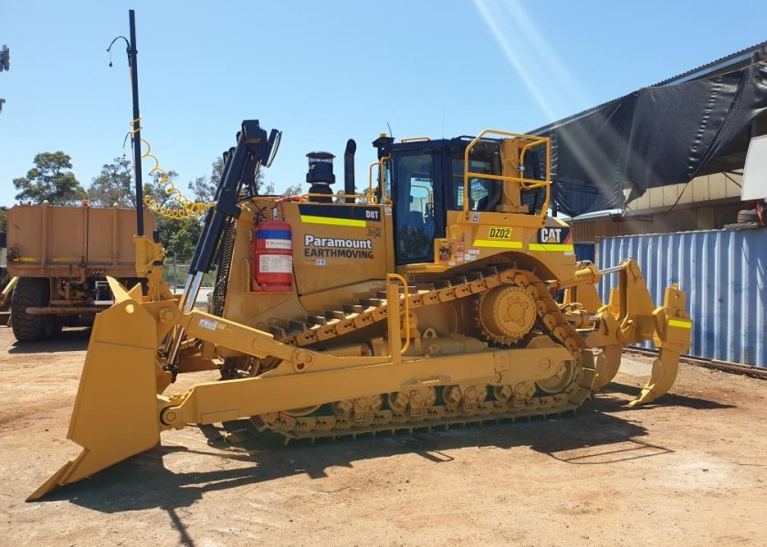 2 x Caterpillar D8T Dozers 3