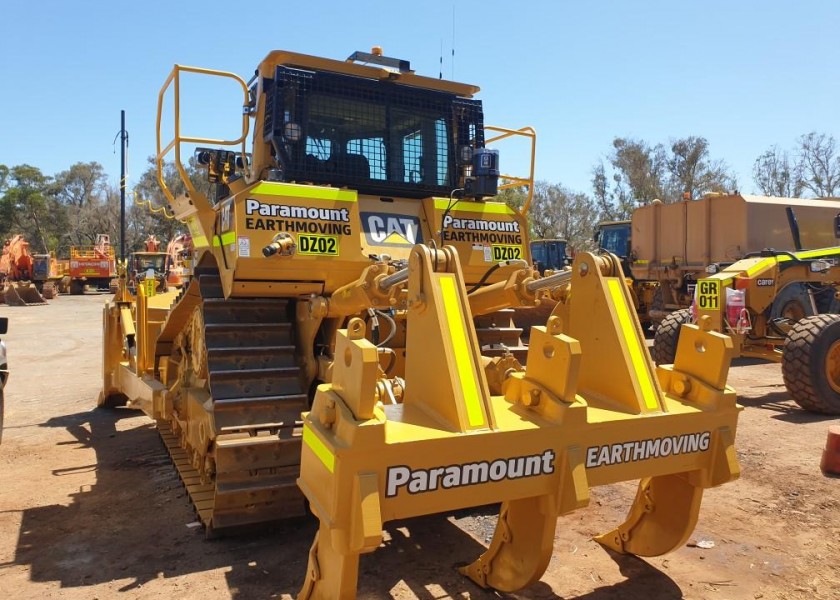 2 x Caterpillar D8T Dozers 4