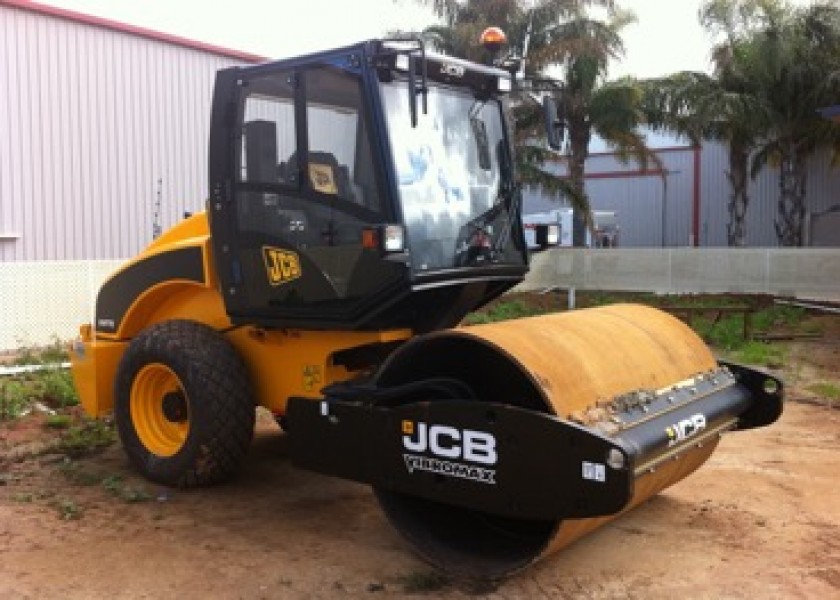 2 x JCB 7 Ton Rollers 1