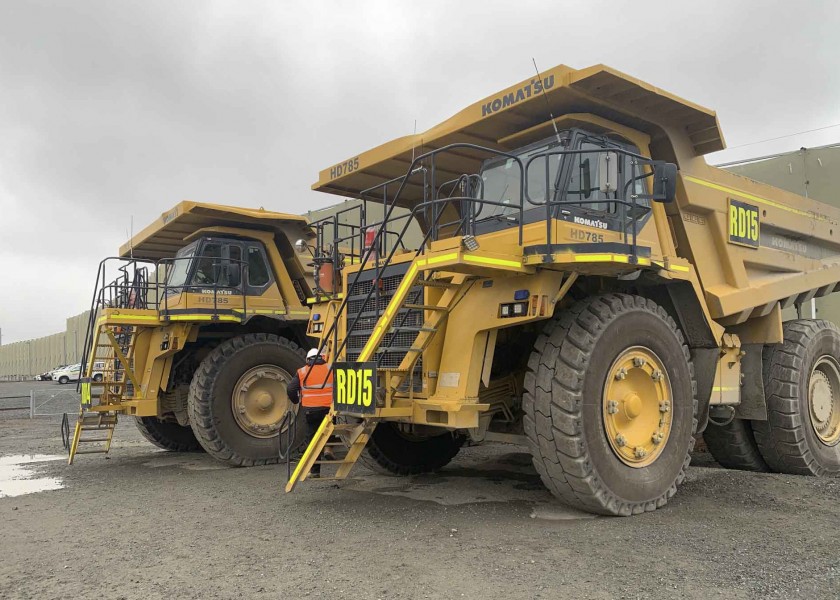 2 x Komatsu 785 Dump Trucks 1