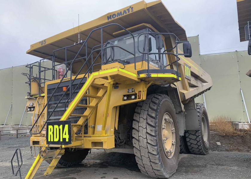 2 x Komatsu 785 Dump Trucks 2