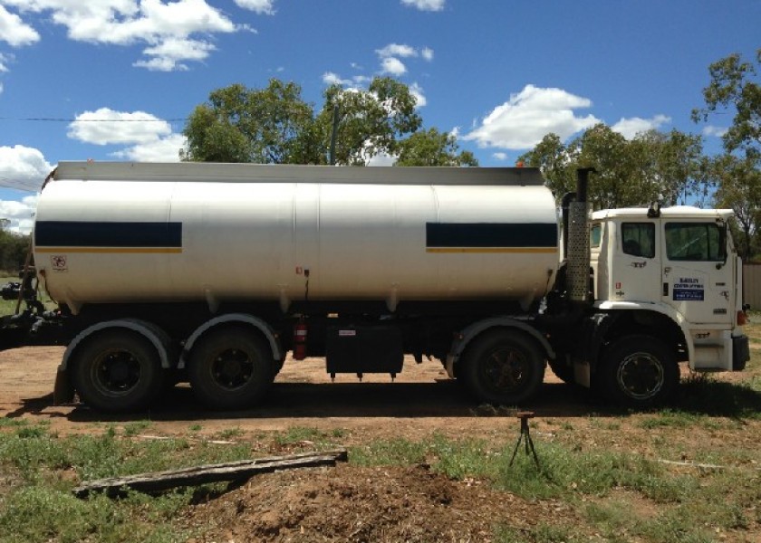 2000 8 Wheeler Acco Water Truck 3